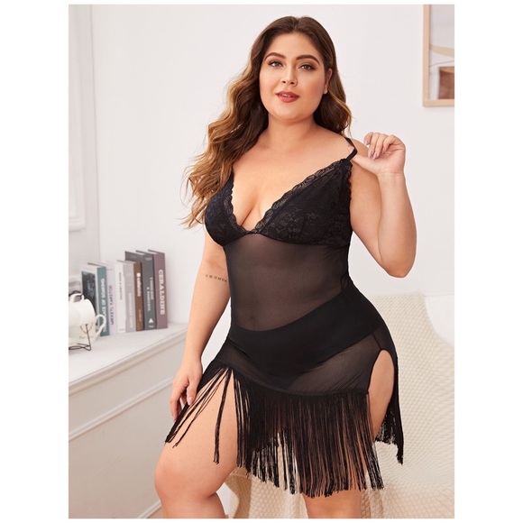 PLUS CONTRAST LACE TASSEL HEM MESH SLIP - Picture 2 of 4